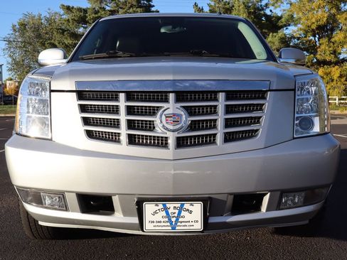 Used 2011 Cadillac Escalade AWD image 13
