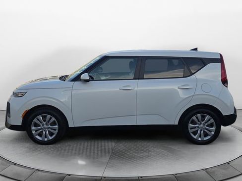 Used 2022 Kia Soul LX FWD image 2