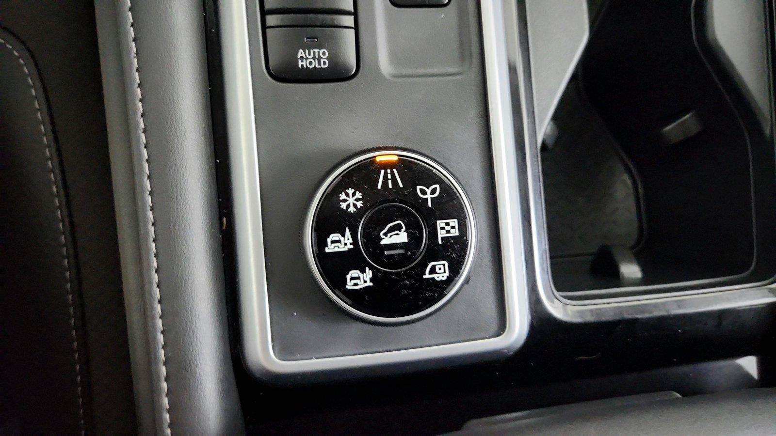 Used 2025 Nissan Pathfinder SL AWD/4WD image 34