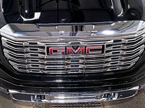Used 2025 GMC Sierra 1500 Denali w/ Denali Reserve Package AWD/4WD image 7