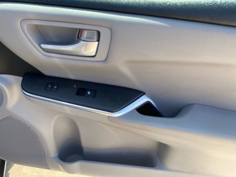 Used 2016 Toyota Camry SE image 35