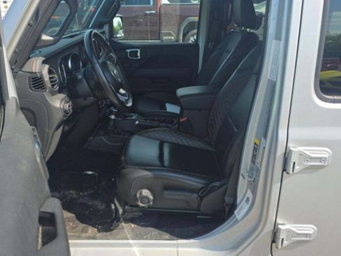 Used 2023 Jeep Wrangler Unlimited Sahara AWD/4WD image 5