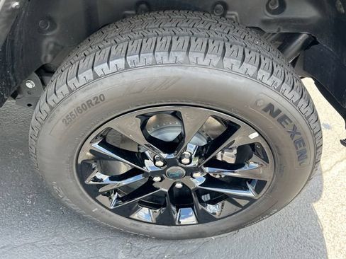 Used 2025 Jeep Wrangler Unlimited Sahara AWD/4WD image 23