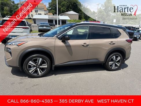 Certified 2025 Nissan Rogue SL w/ SL Premium Package AWD/4WD image 4