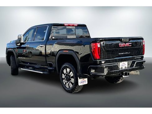 New 2025 GMC Sierra 2500 Denali w/ Denali Reserve Package image 3