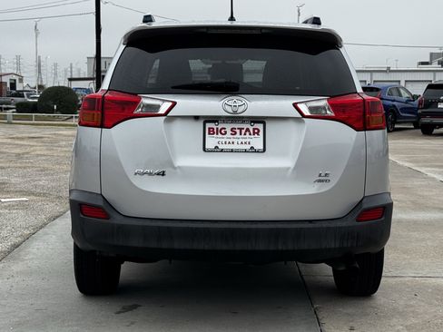Used 2015 Toyota RAV4 LE image 9