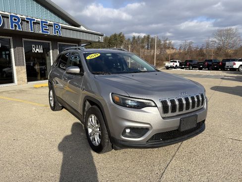 Used 2019 Jeep Cherokee Latitude w/ Cold Weather Group image 7