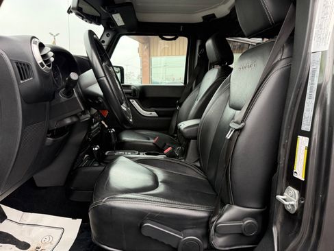 Used 2018 Jeep Wrangler Unlimited Sahara w/ Connectivity Group image 10