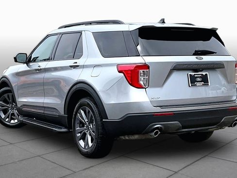 Used 2023 Ford Explorer XLT w/ Equipment Group 202A RWD image 12