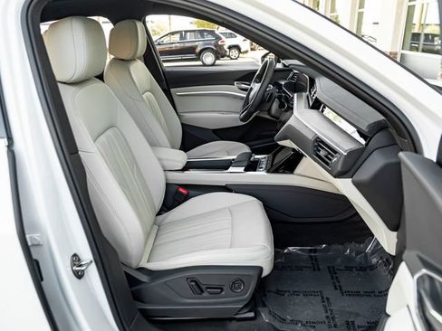 Used 2024 Audi Q8 e-tron Premium Plus w/ Premium Plus Package AWD/4WD image 39