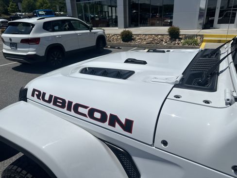 Used 2022 Jeep Wrangler Unlimited Rubicon w/ LED Lighting Group image 12