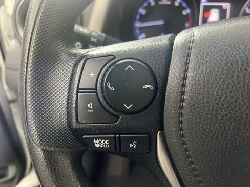 Used 2018 Toyota RAV4 LE FWD image 18