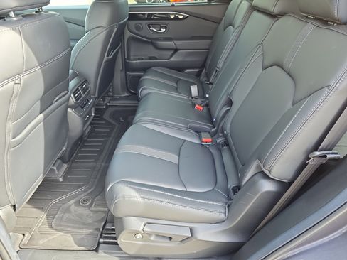 Used 2025 Honda Pilot EX-L image 11