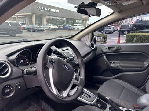 Used 2018 Ford Fiesta SE image 5