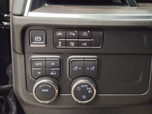 Used 2025 Chevrolet Suburban LT image 40