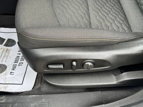 Used 2021 Chevrolet Equinox LT AWD/4WD image 16