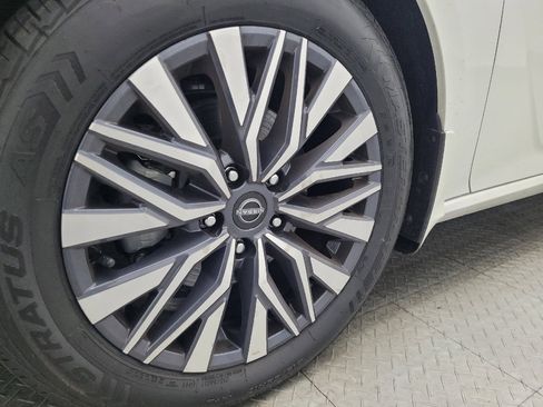 Used 2023 Nissan Altima 2.5 SV w/ SV Premium Package image 31