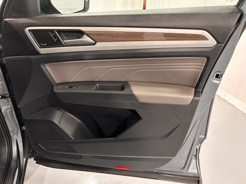 Used 2021 Volkswagen Atlas SEL Premium image 19