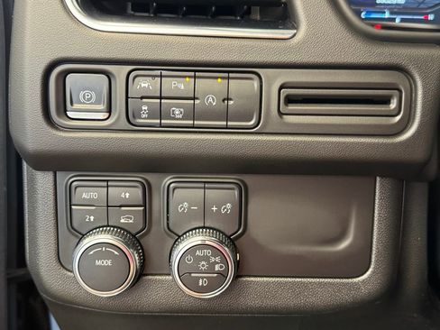 Used 2023 GMC Yukon SLT w/ SLT Luxury Package AWD/4WD image 30