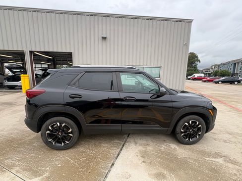 Used 2021 Chevrolet TrailBlazer LT w/ Convenience Package FWD image 9