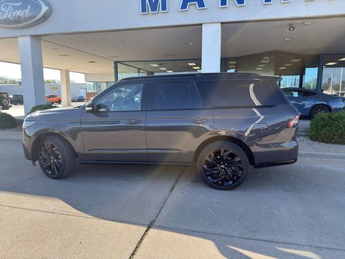 Used 2025 Lincoln Navigator Black Label image 9