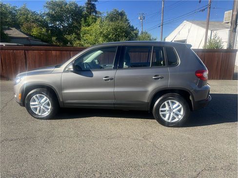 Used 2011 Volkswagen Tiguan S FWD image 4