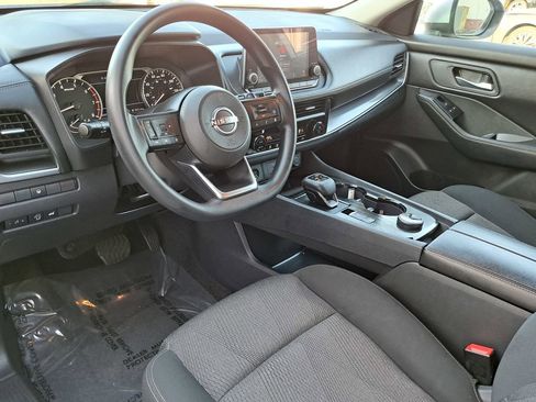 Used 2024 Nissan Rogue SV image 7