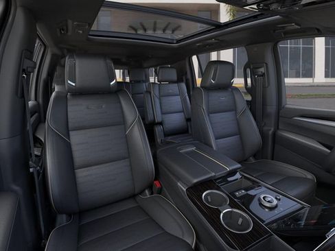 New 2026 Cadillac Escalade ESV Luxury AWD/4WD image 16
