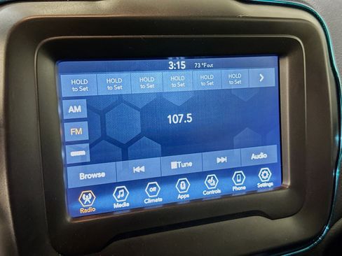 Used 2018 Jeep Renegade Latitude w/ Cold Weather Group image 21