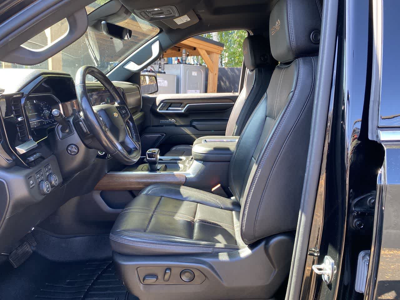 Used 2022 Chevrolet Silverado 1500 High Country w/ Technology Package AWD/4WD image 13