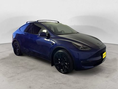 Used 2023 Tesla Model Y Long Range AWD/4WD image 3