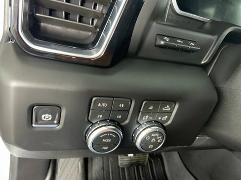 Used 2026 GMC Sierra 3500 Denali Ultimate AWD/4WD image 34