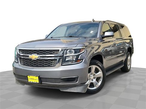 Used 2018 Chevrolet Suburban LT image 1