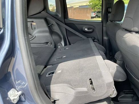 Used 2020 Jeep Renegade Latitude FWD image 15