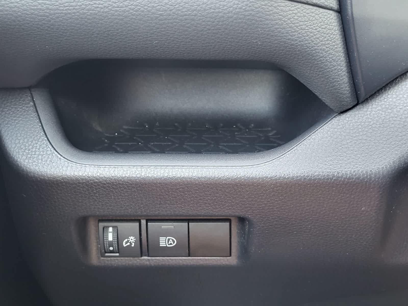 Used 2025 Toyota RAV4 XLE AWD/4WD image 30
