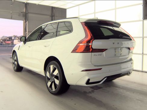 Used 2024 Volvo XC60 T8 Plus w/ Protection Package Premier AWD/4WD image 3
