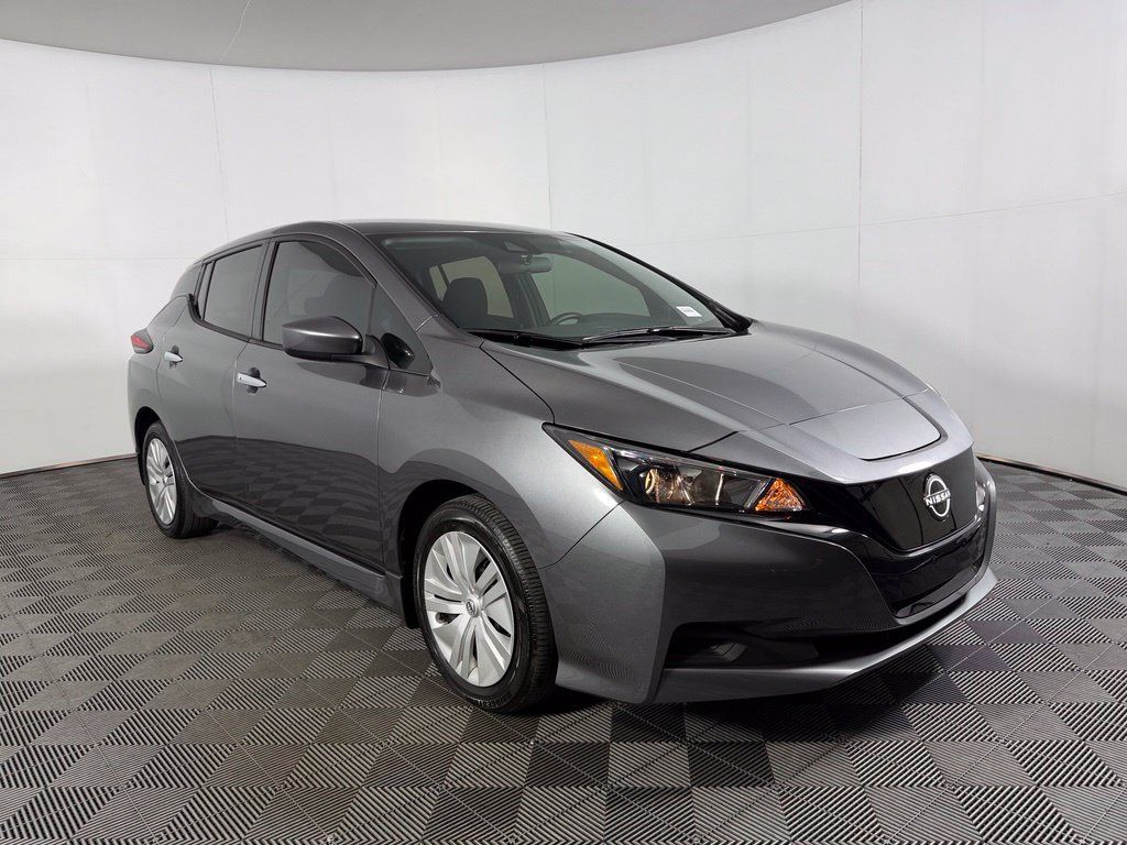Used 2025 Nissan Leaf S FWD image 5