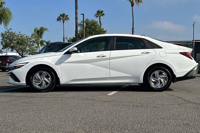 Certified 2026 Hyundai Elantra SE FWD image 7