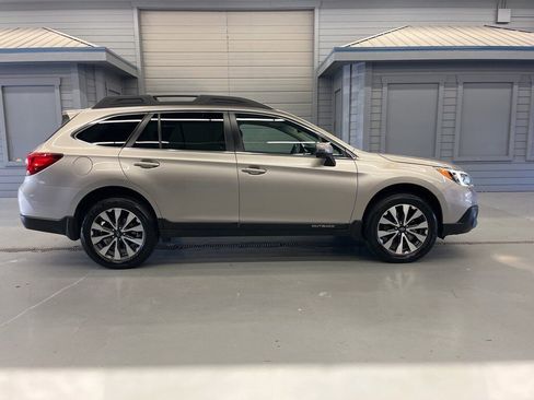 Used 2017 Subaru Outback 2.5i Limited image 8