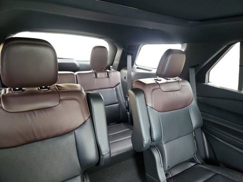 Certified 2023 Ford Explorer Platinum w/ Technology Package image 18