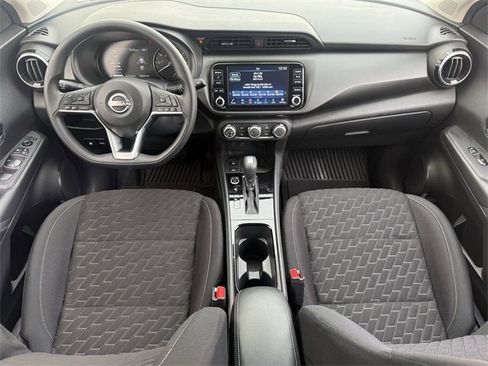 Used 2023 Nissan Kicks SV image 11