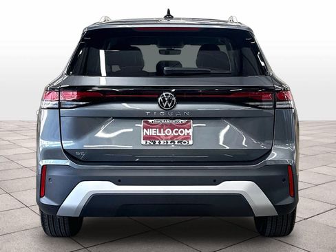 New 2026 Volkswagen Tiguan SE FWD image 4