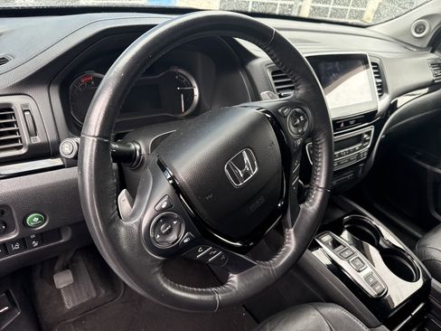 Used 2017 Honda Pilot Touring image 9