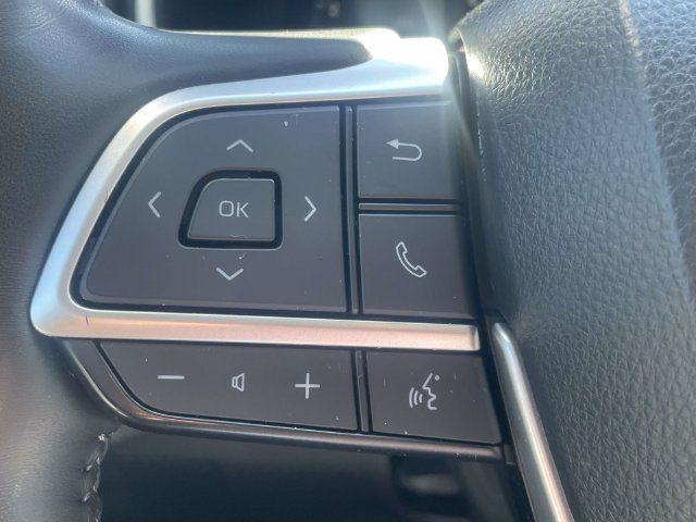 Used 2023 Toyota Highlander Limited FWD image 24