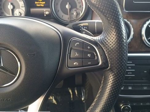 Used 2016 Mercedes-Benz GLA 250 4MATIC image 46