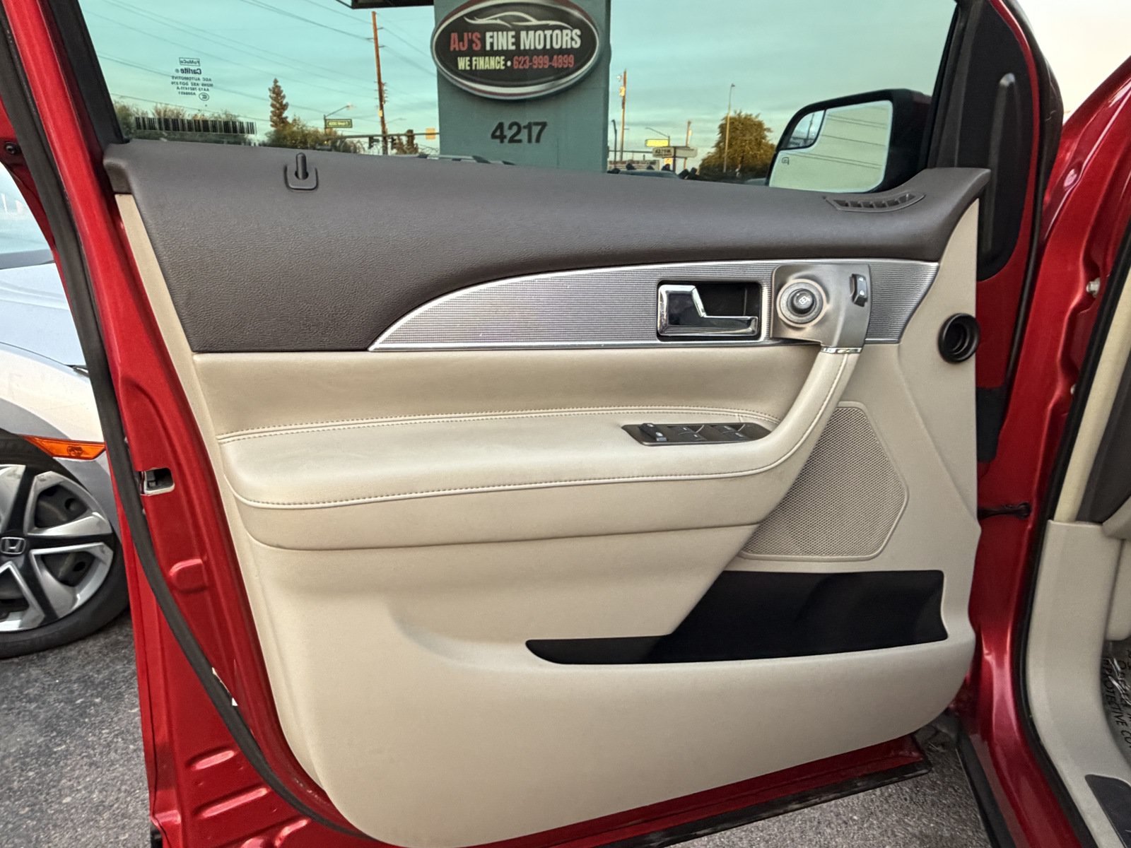 Used 2011 Lincoln MKX 2WD w/ 101A Rapid Spec Order Code image 6