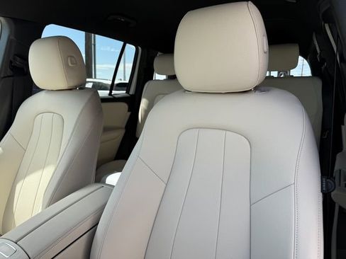 Used 2025 Mercedes-Benz GLB 250 4MATIC image 10