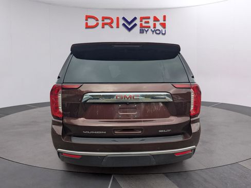 Used 2022 GMC Yukon XL SLT w/ SLT Luxury Package image 4