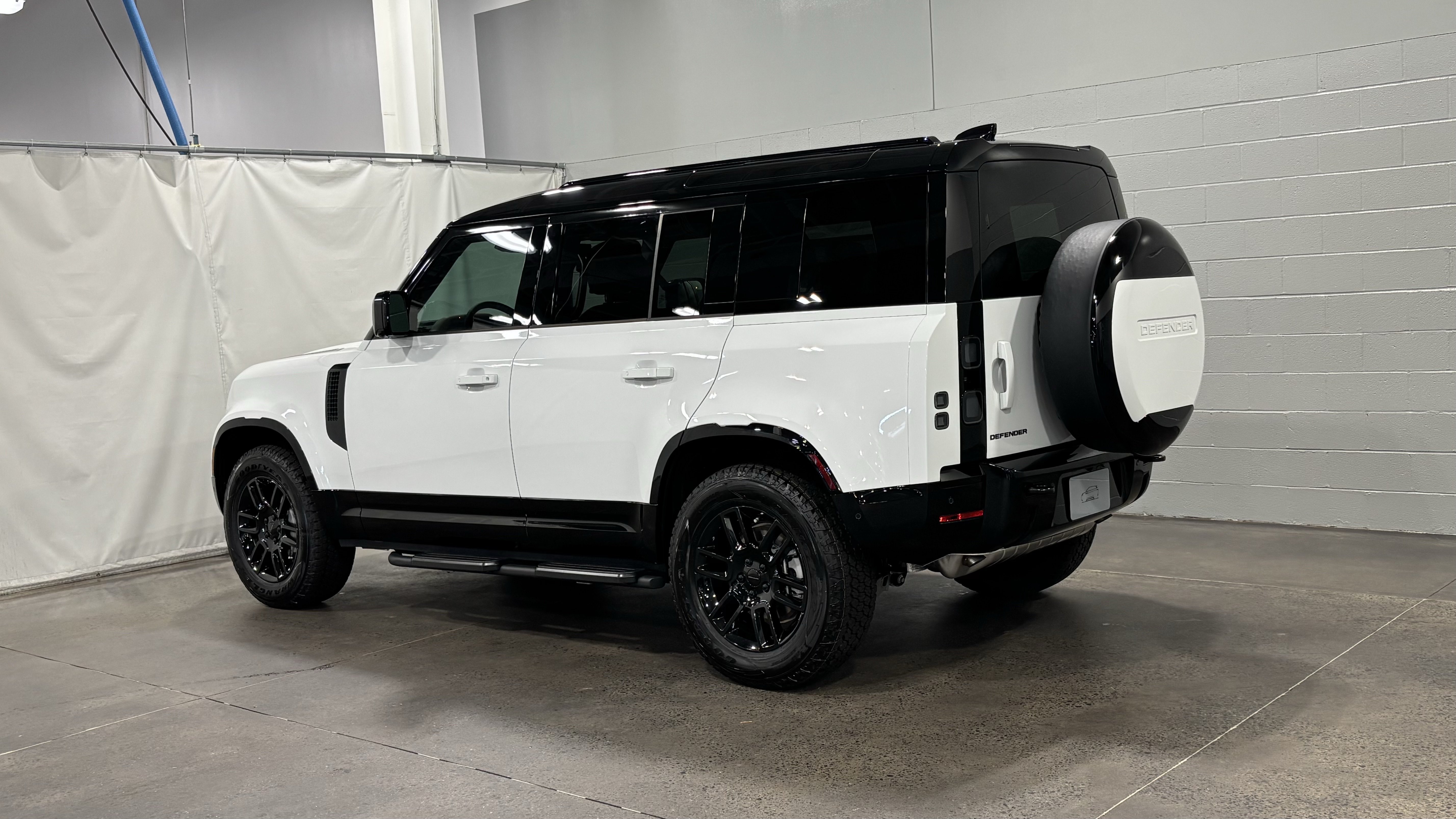New 2026 Land Rover Defender 110 X-Dynamic SE AWD/4WD image 12