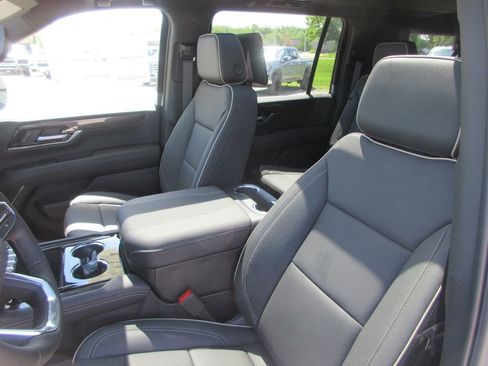 New 2026 GMC Yukon XL Elevation w/ Elevation Premium Package AWD/4WD image 12